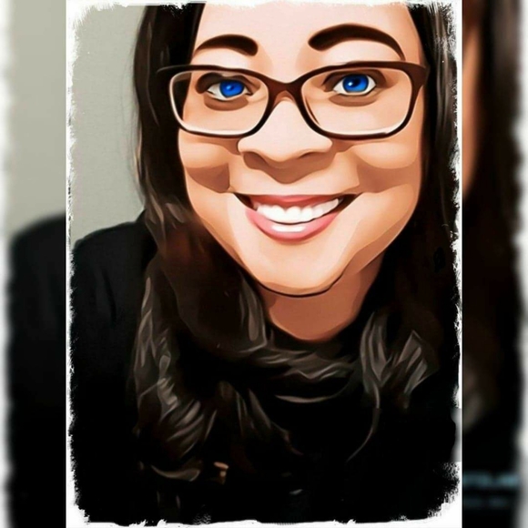 Meet your Posher, Author Maxine P. - Picture 4 of 4